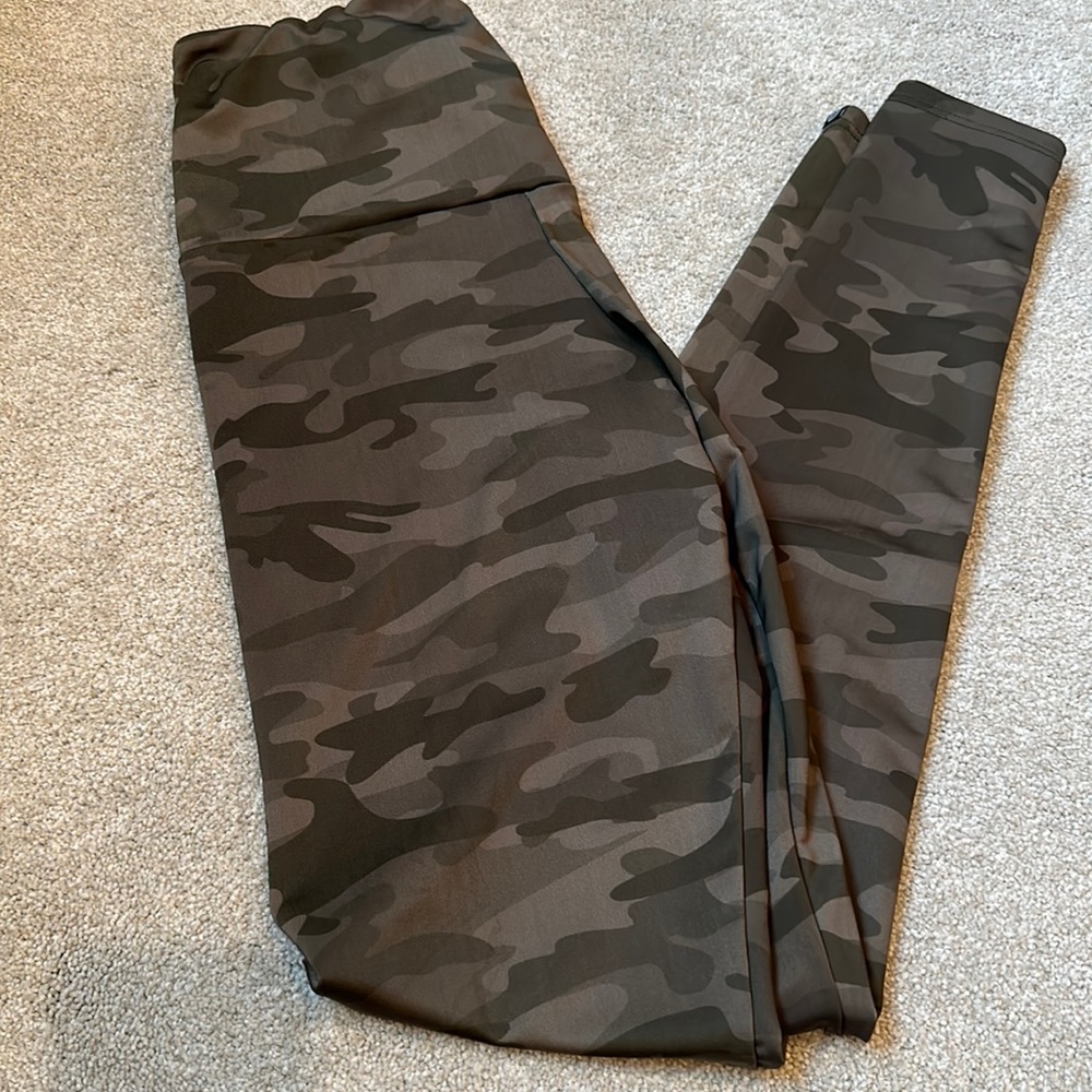 Onzie camo leggings